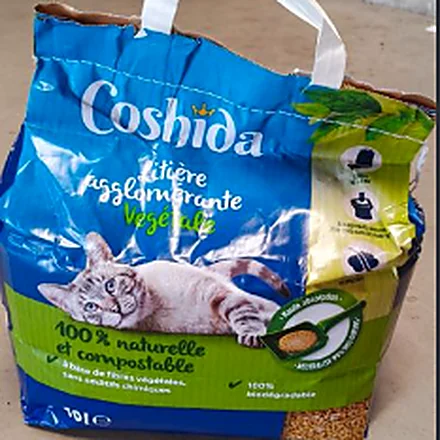 Coshida litière agglomérante végétale 10 L, sac à poignée vendu chez Lidl